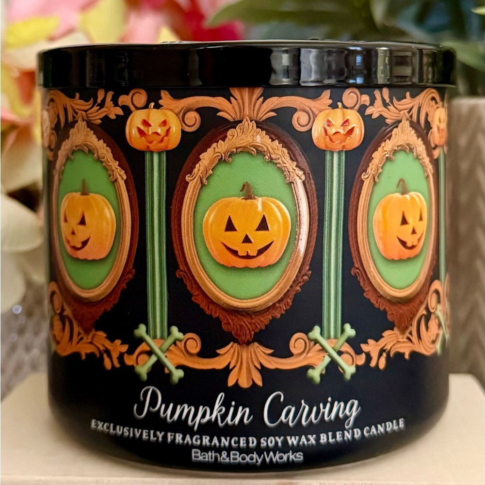 🆕🎃 BATH & BODY WORKS “PUMPKIN CARVING” 3-WICK CANDLE. SOY WAX BLEND CANDLE.
